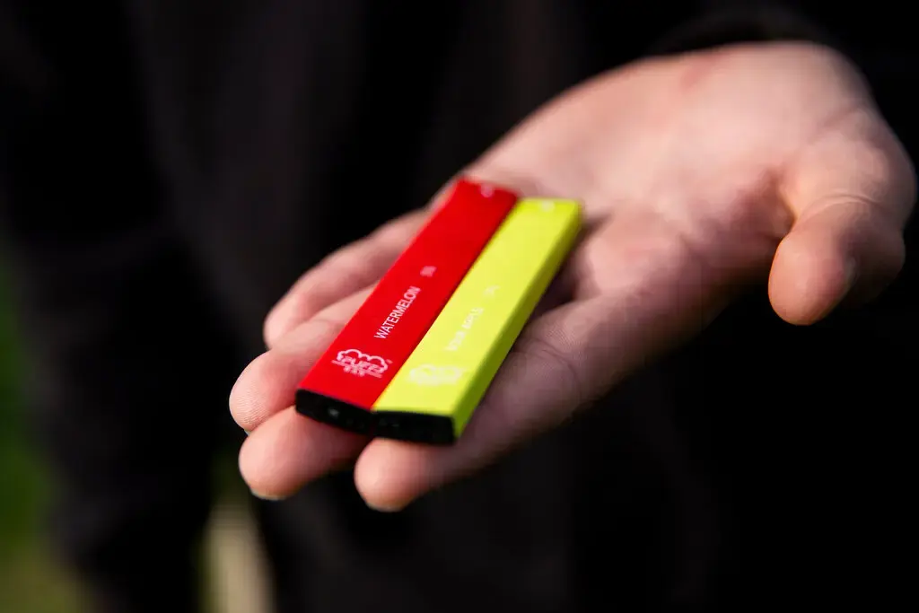 Исследование показывает, что употребление вейпов среди старшеклассников снижается