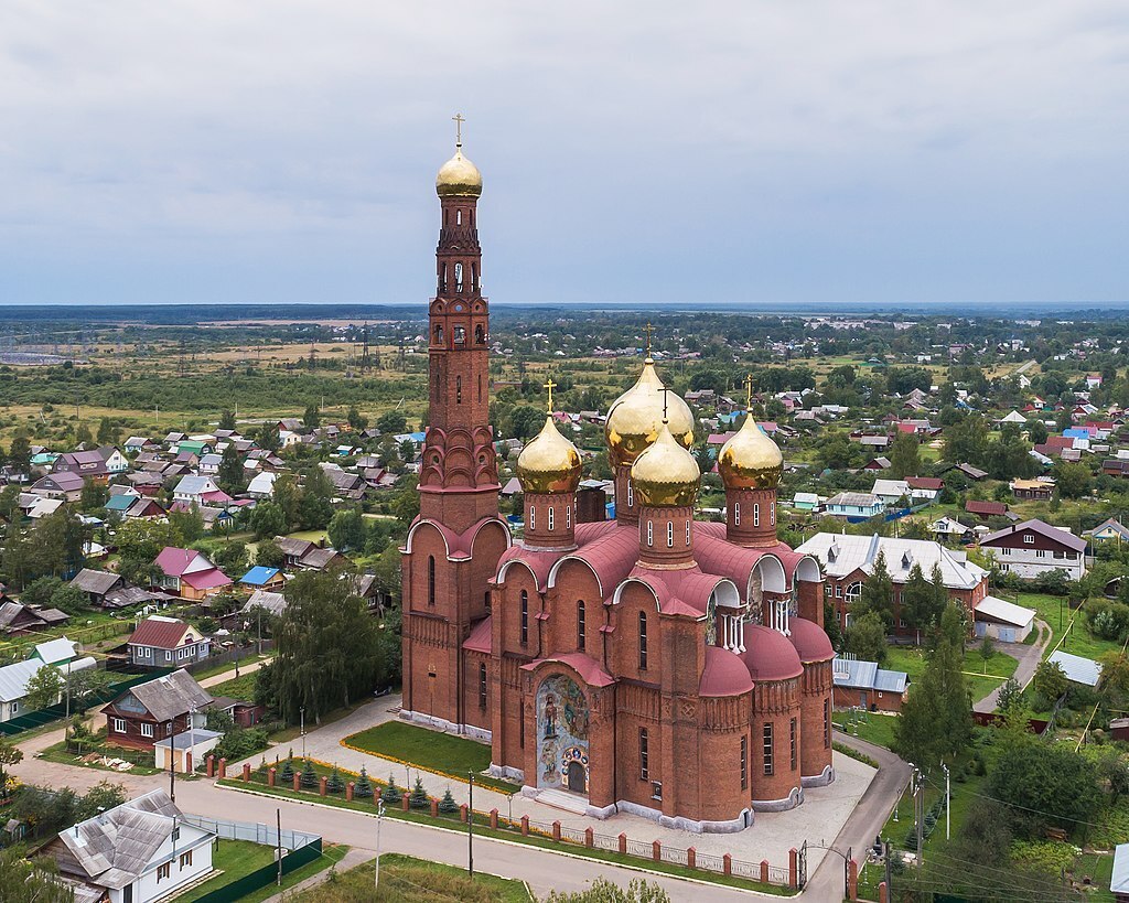 Вичуга. Вичуга Церковь Воскресения Христова. Храм Воскресения Христова в Вичуге (красная Церковь). Храм в Вичуге Ивановской области. Вичуга Ивановская область красная Церковь.