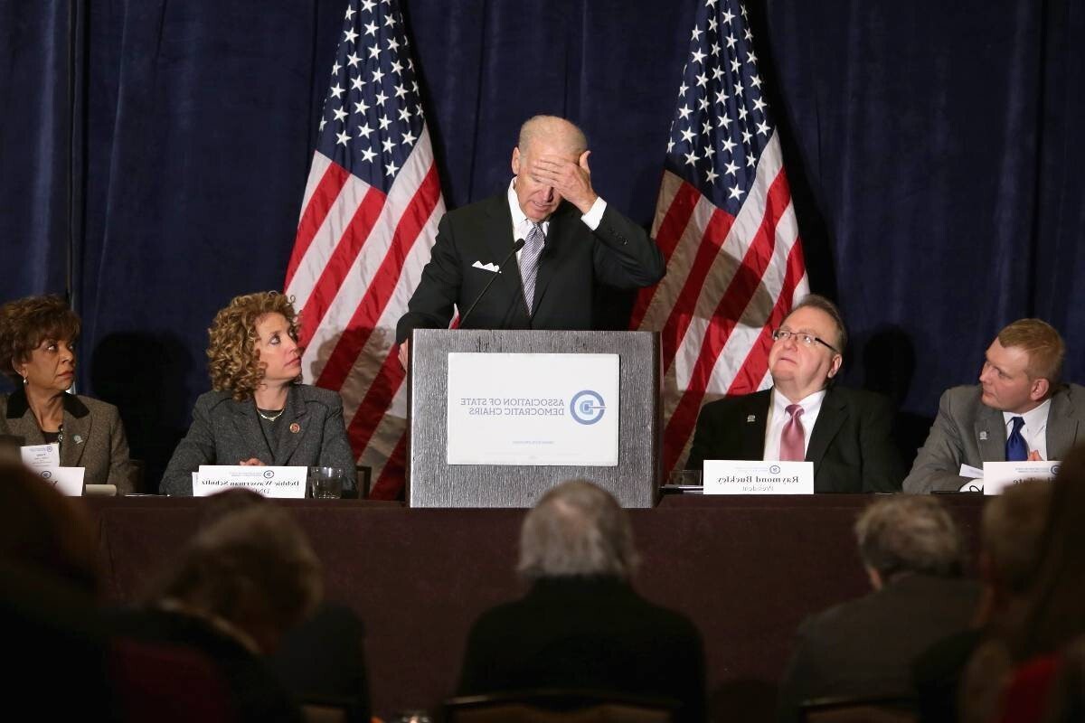 Активная подготовка к импичменту: Байден сталкивается с неприятными новостями в Конгрессе"