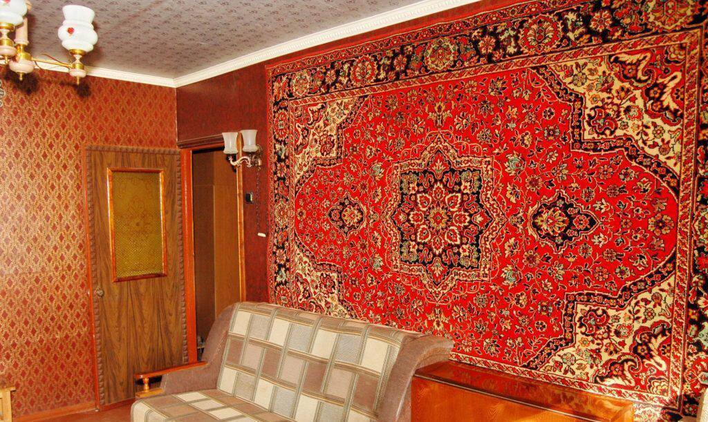 У вас был ковер на стене ? Ковры, висящие на стенах, выполняли в квартире советского человека сразу несколько функций.Продолжение 👇