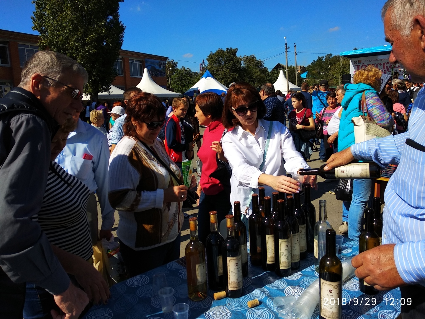 Рекомендую всем побывать на фестивале "Донская лоза" в хуторе Пухляковском Ростовской области. Впечатляемо, незабываемо и весело!