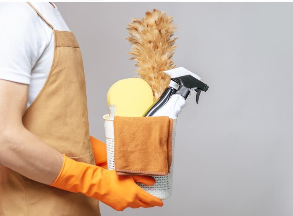 Грязная работа и адский труд: самая «убитая» захламленная квартира, которую убирали сотрудники клининга