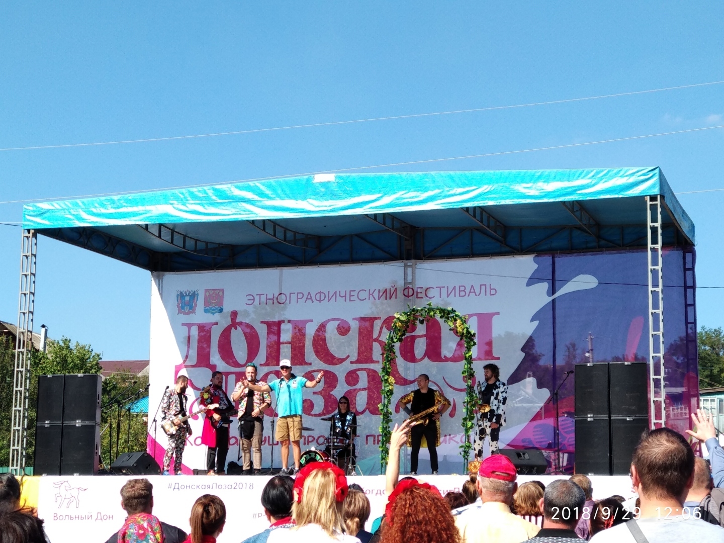 Рекомендую всем побывать на фестивале "Донская лоза" в хуторе Пухляковском Ростовской области. Впечатляемо, незабываемо и весело!