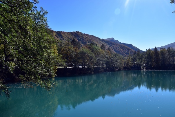 Удивительное и красивое озеро