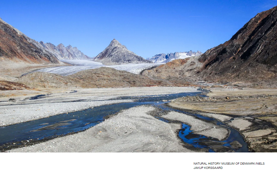Тысячи гренландских ледников стремительно сокращаются. Фотографии "до и после" показывают десятилетия изменений