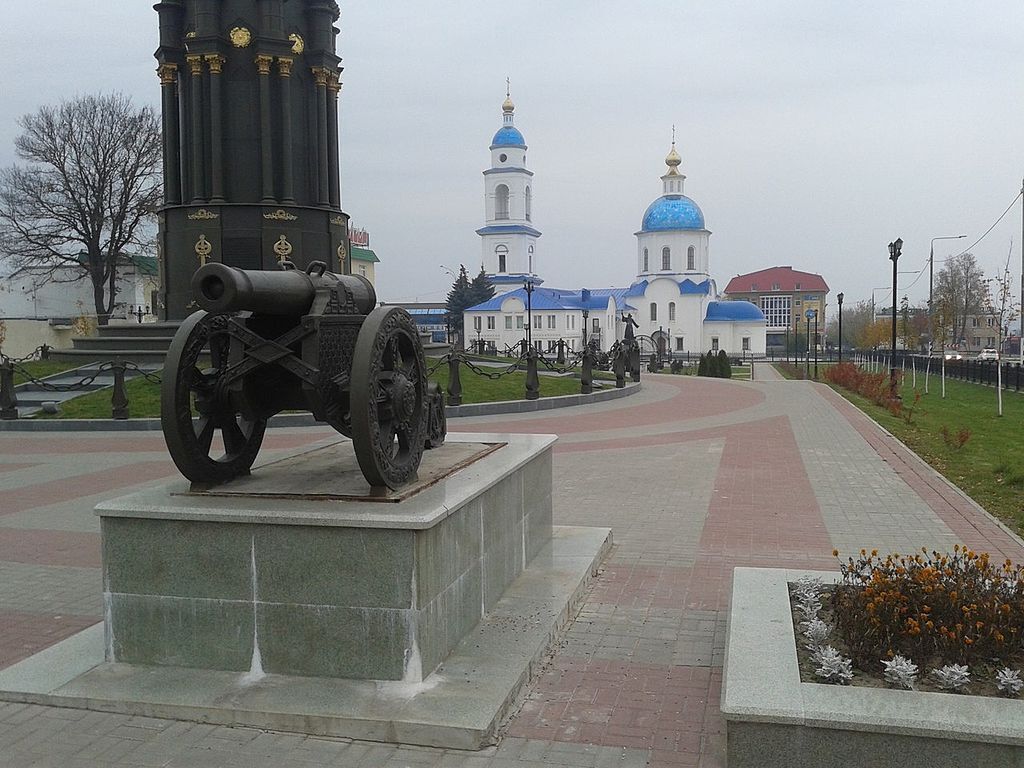 Туту малоярославец. Малоярославец привокзальная площадь. малоярославец вокзальная площадь. малоярославец территория. привокзальный фонтан в малоярославце.