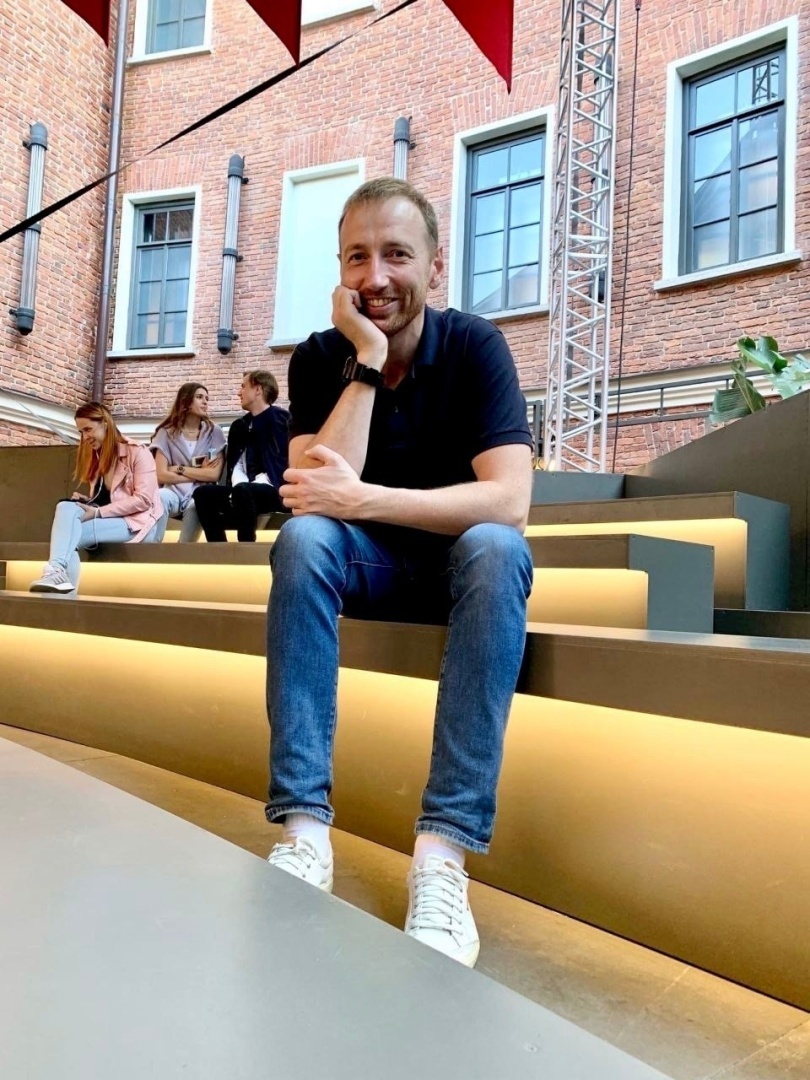 Наверняка вы слышали, что Олег Дерипаска потребовал с Олега Тинькова два миллиарда рублей по иску о защите чести и достоинства.