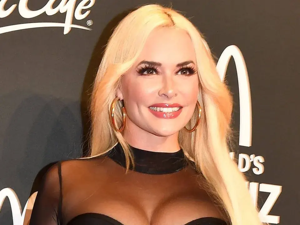 Даниэла Катценбергер сияет: старое платье снова на подходе спустя одиннадцать лет