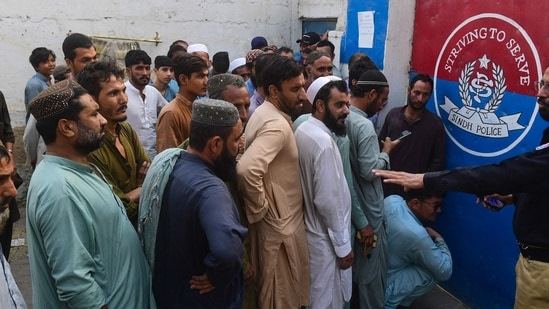 Более 400 тысяч афганцев вернулись домой из Пакистана