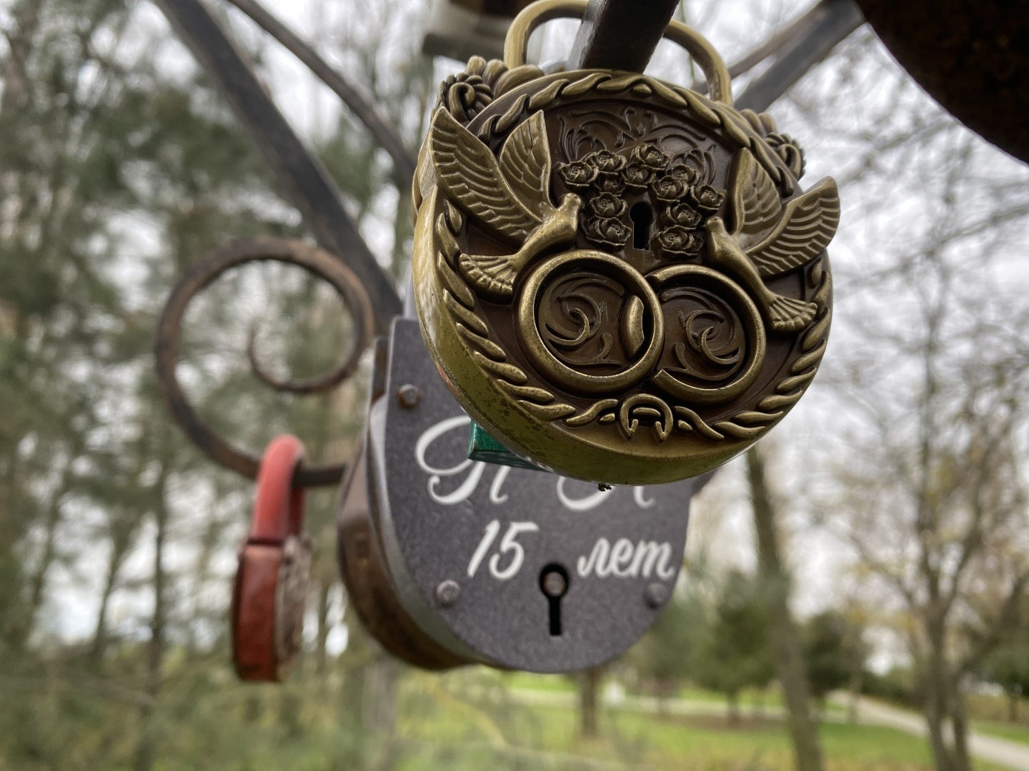 Экстремальная прогулка по Набережной Таганрога. Ни души, кроме шатающихся блогеров.