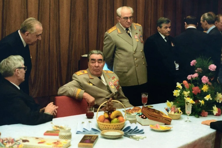 Брежнев уже в военные годы примерял на себя роль Сталина?