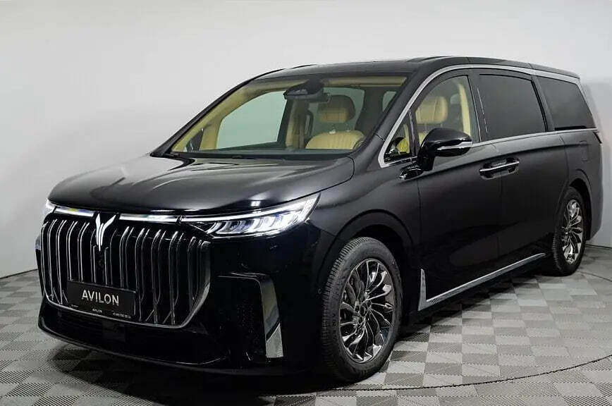 "Voyah Dream: Босс на дорогах или как объехать весь мир не выходя из минивэна"