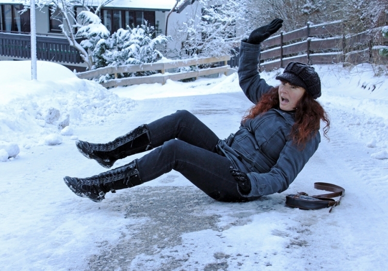 Компенсация за падение на улице — как получить и кому предъявлять претензии