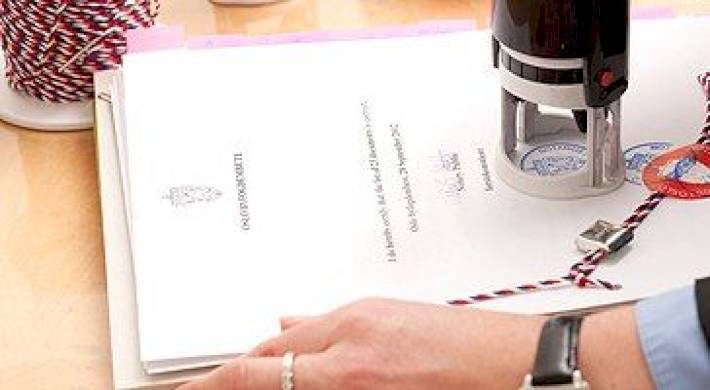 Договора дарения недвижимости между неродственниками будут нотариально удостоверять в обязательном порядке