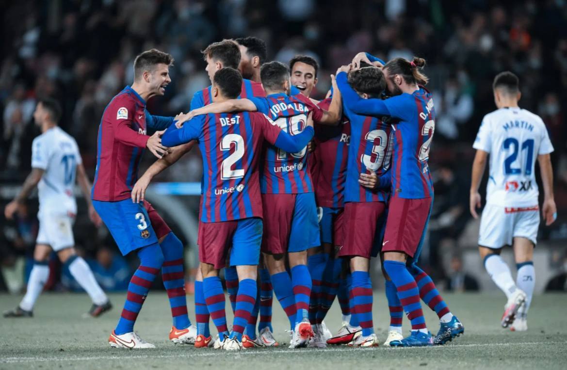 "Барселона: 120 лет страсти и футбольного безумия"