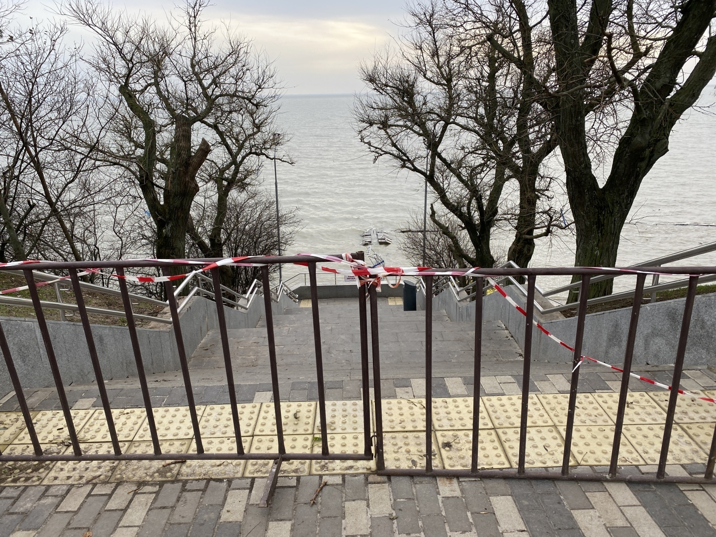 Посетил город Таганрог после недавнего шторма. Шокирующая картина. Набережных больше нет.