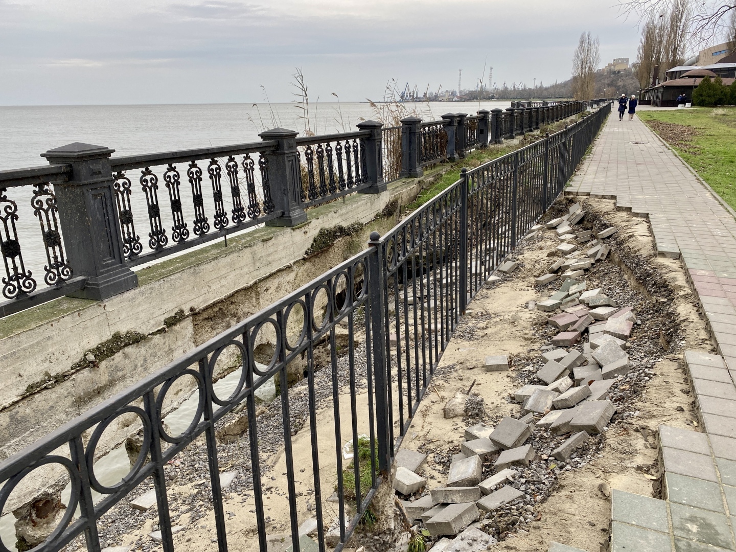 Посетил город Таганрог после недавнего шторма. Шокирующая картина. Набережных больше нет.