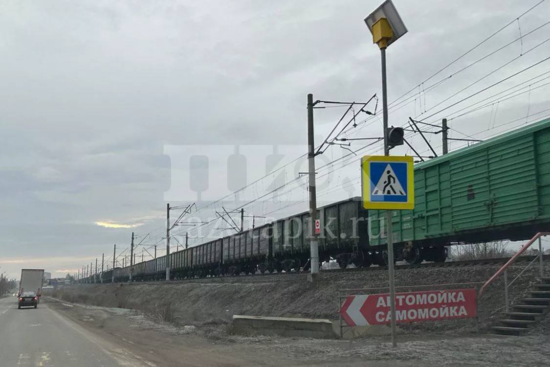 Поезд насмерть сбил мать двоих детей в Каменске-Шахтинском.