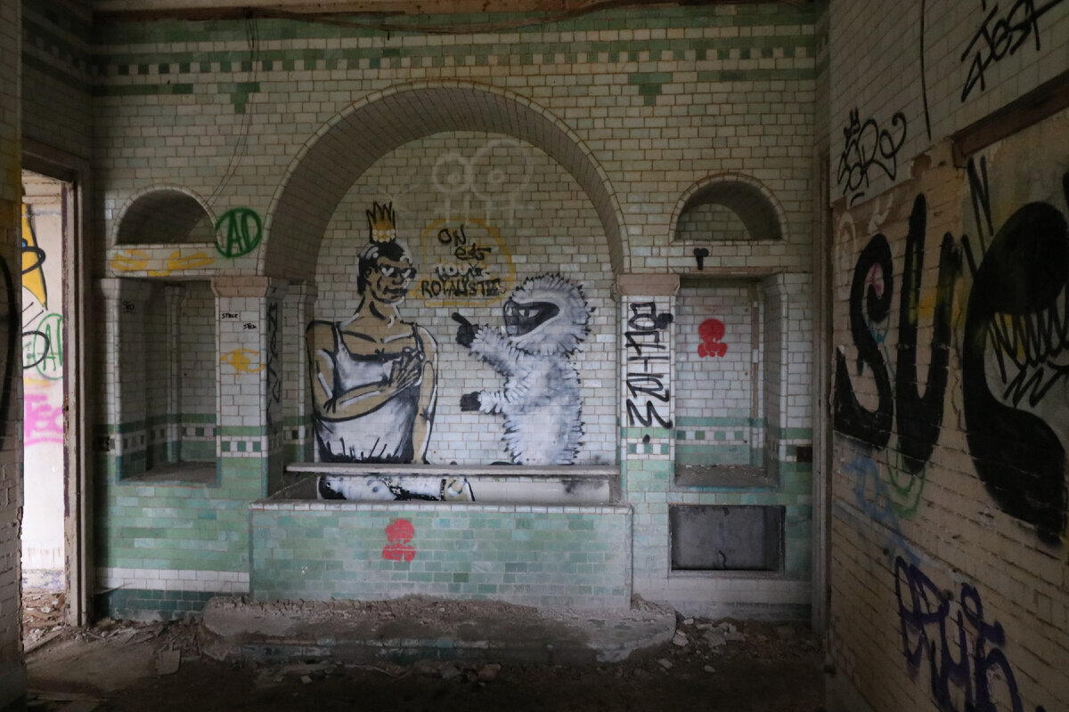 Заброшенный особняк, как из фильма ужасов, с трагичной историей