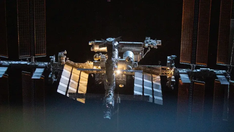 "МКС: 25 лет на пути космических исследований и вызовы, стоящие перед ней"