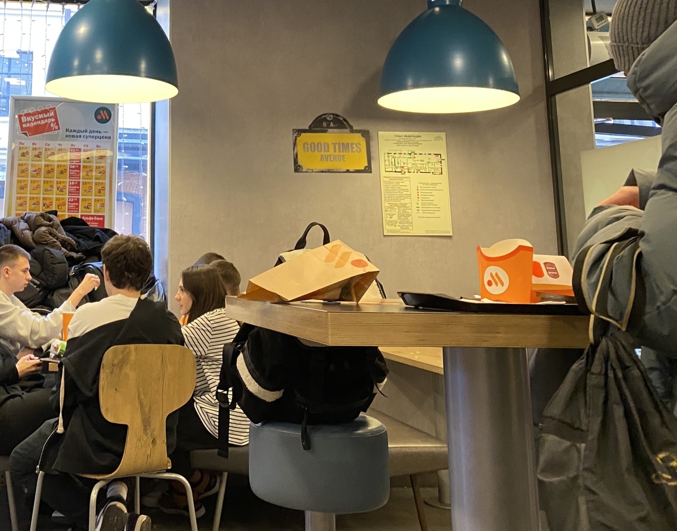 Нужно запретить продажу фастфуда несовершеннолетним. Полностью и навсегда.