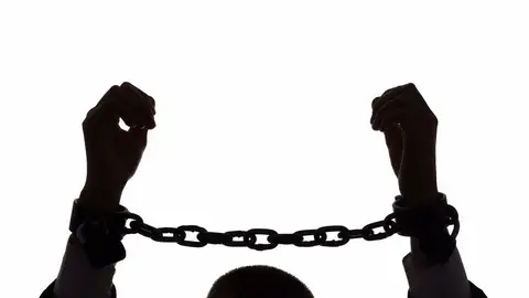 7 явных признаков рабства в вашей повседневной жизни (И как вырваться на свободу)