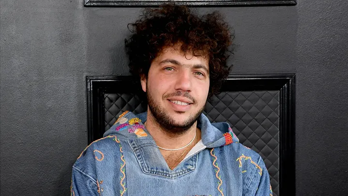 Тейлор Свифт и Селена Гомес гуляют с друзьями в Нью-Йорке