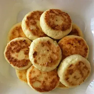 Готовим низкокалорийные сырники для тех, кто следит за фигурой