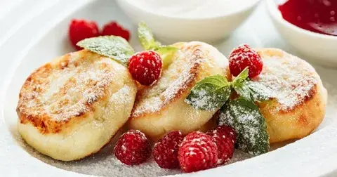 Готовим низкокалорийные сырники для тех, кто следит за фигурой