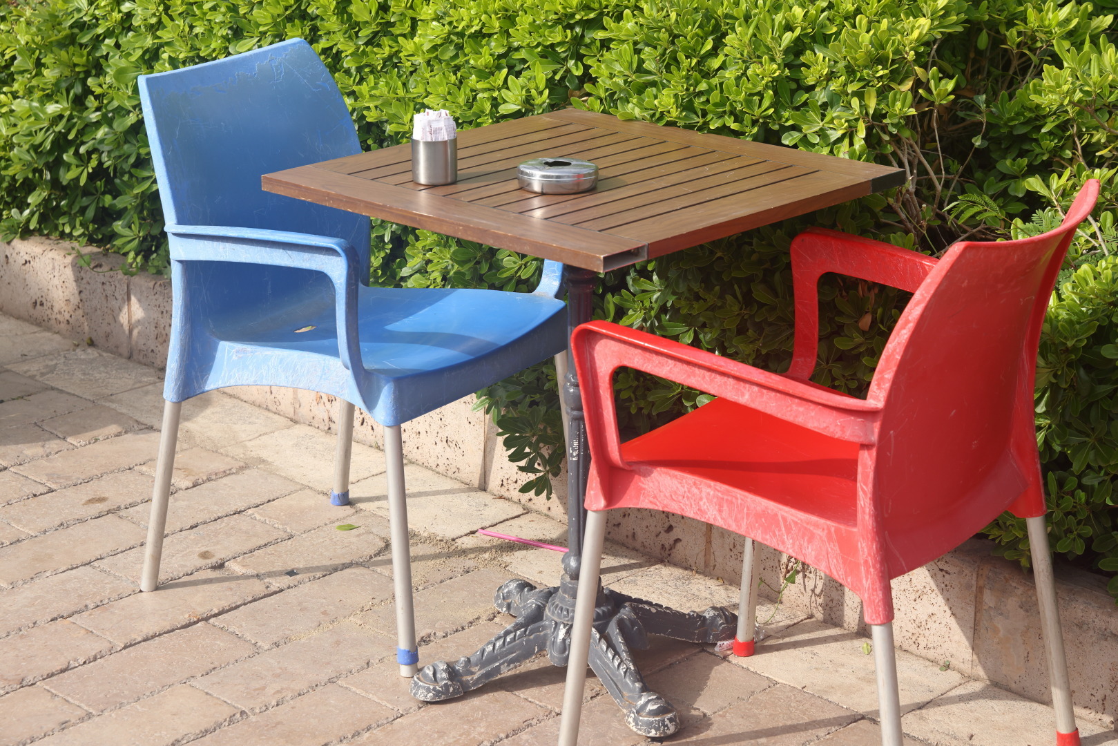 100 рублей не деньги? 200 рублей погоду не делают. Мое мнение