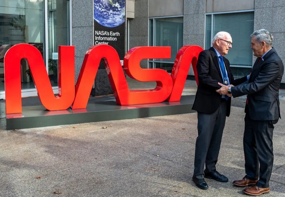 Как НАСА научилось любить 4 извилистых буквы