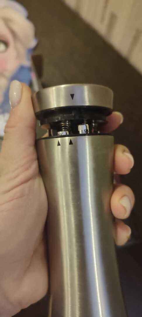 Электромельница с подсветкой как подарок родственникам и знакомым