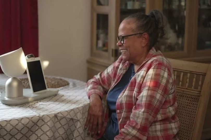 Роботы с искусственным интеллектом подключились к пенсионерам дома как с кем поговорить