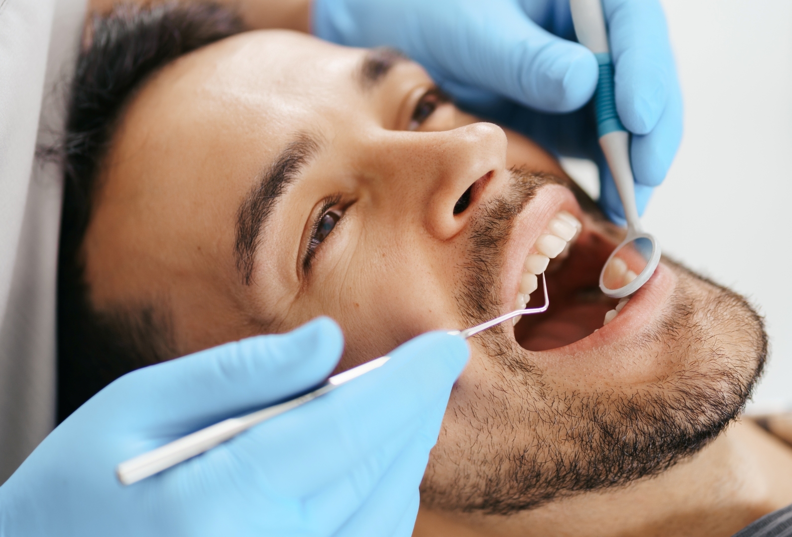 Не торопитесь расставаться с безнадежными зубами. История о стоматологах хороших и не очень