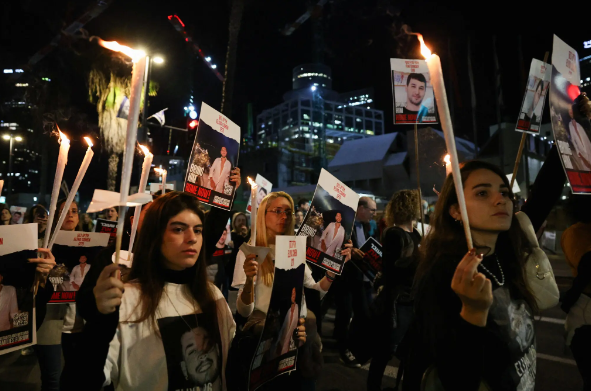 Израиль утверждает, что заложники установили знаки с призывом о помощи