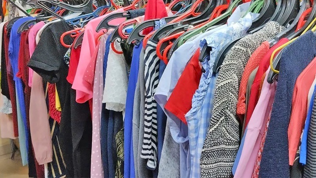 Оказывается есть секонд-хенды, где все продается по 100 рублей