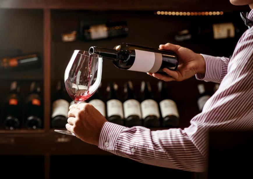 С 2025 года в России не останется импортного вина дешевле 700 рублей