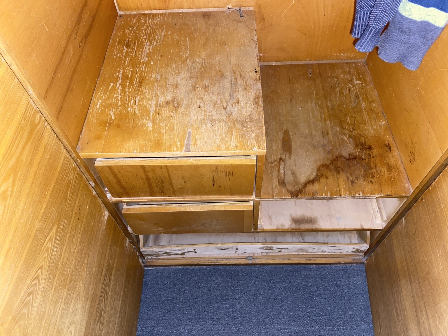 Это вам не Куршевель. Отель из 90-х в Домбае