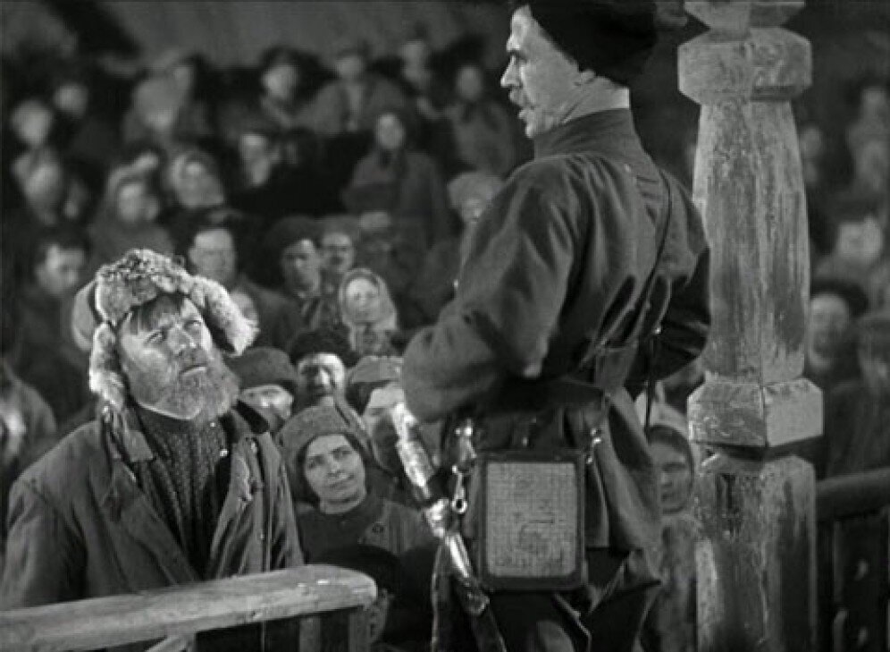 В чём отличия большевика от коммуниста