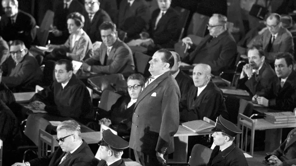 "Судебный процесс Освенцим: Возвращение к прошлому 60 лет спустя"