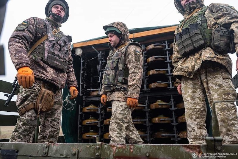 Потери русской и украинской армии к концу 2023 года. Подсчеты на базе некрологов.