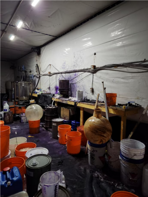 Суперлаборатории фентанила в Канаде представляют новую угрозу опиоидной эпидемии в США