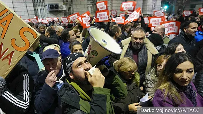 Майдан не получился в Сербии.