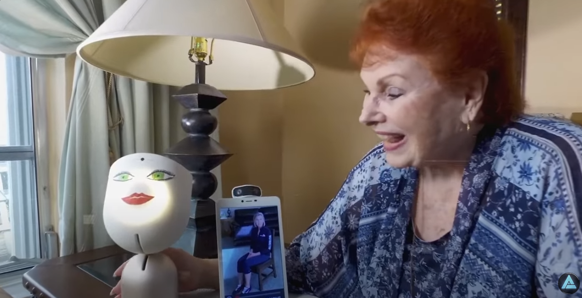 Robot ElliQ || Веселый компаньон