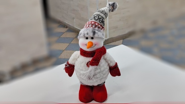 Снеговик на удлиняющихся ногах и уникальные новогодние игрушки с ручной росписью. Как можно недорого украсить новогоднюю елку в этом году