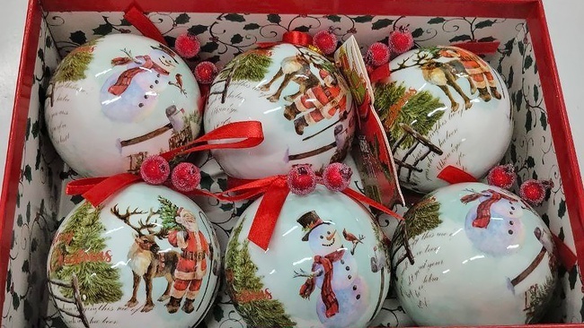 Снеговик на удлиняющихся ногах и уникальные новогодние игрушки с ручной росписью. Как можно недорого украсить новогоднюю елку в этом году