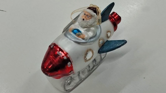 Снеговик на удлиняющихся ногах и уникальные новогодние игрушки с ручной росписью. Как можно недорого украсить новогоднюю елку в этом году