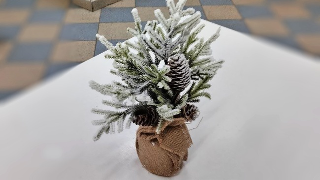 Снеговик на удлиняющихся ногах и уникальные новогодние игрушки с ручной росписью. Как можно недорого украсить новогоднюю елку в этом году