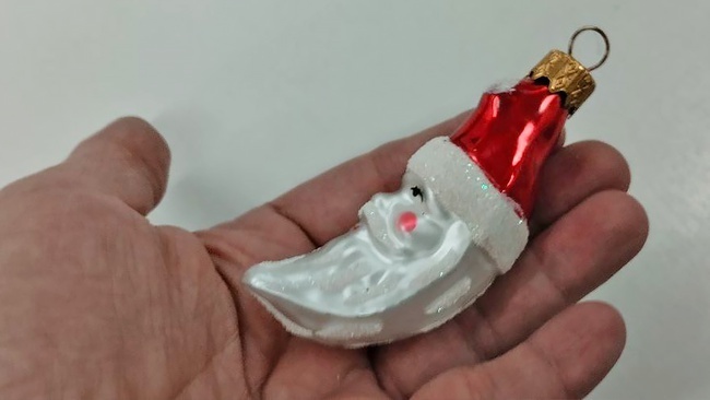 Снеговик на удлиняющихся ногах и уникальные новогодние игрушки с ручной росписью. Как можно недорого украсить новогоднюю елку в этом году