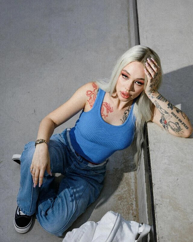 Инстасамка в должниках у налоговой.